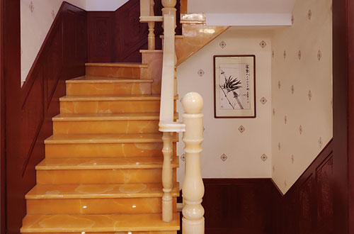 廊坊中式别墅室内汉白玉石楼梯的定制安装装饰效果